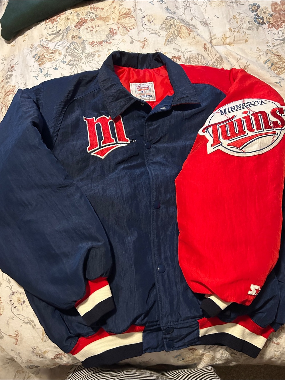 STARTER Minnesota Twins Navy and Red Varsity Jacket